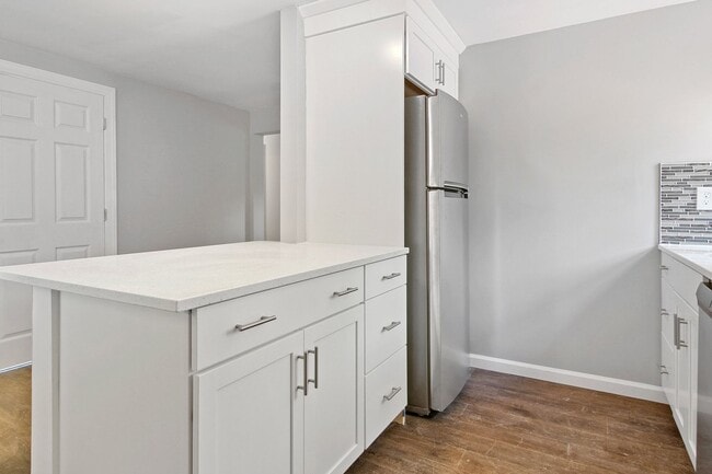 Building Photo - Coming Soon! Spacious 3 Bedroom, 1 Bath Ho...
