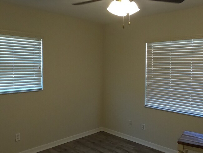 Building Photo - 5168 Taylor Ave