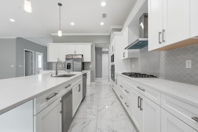 Building Photo - 6391 High Pointe Cir