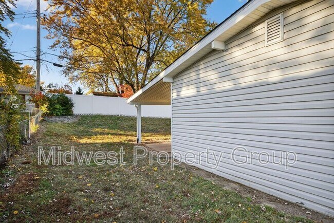 Building Photo - 1225 Night Dr