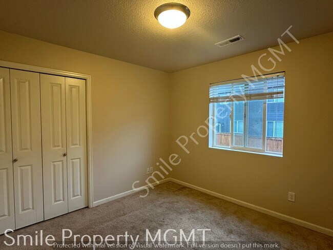 Building Photo - single house