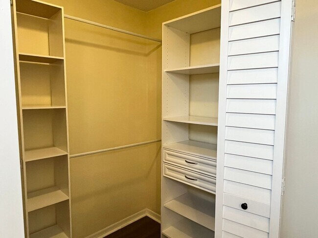 Building Photo - 947 Wages Way