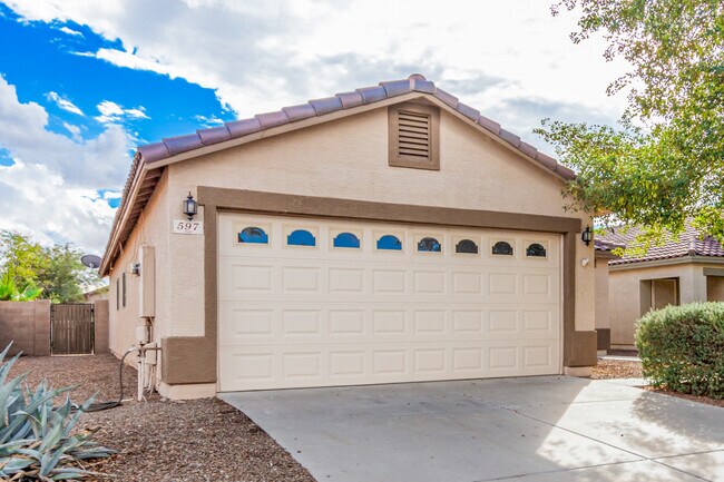 Building Photo - 597 W Casa Mirage Dr