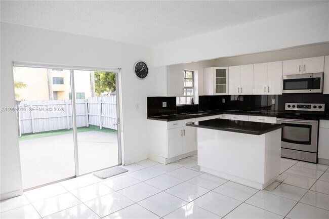 Building Photo - 11830 SW 19th Ln