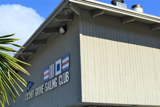 Building Photo - 2630 SW 28th St