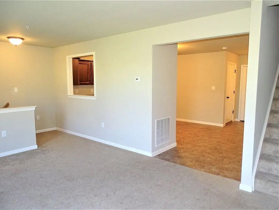 Building Photo - 945 Woodridge Dr