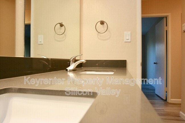 Building Photo - 937 Miramonte Ave