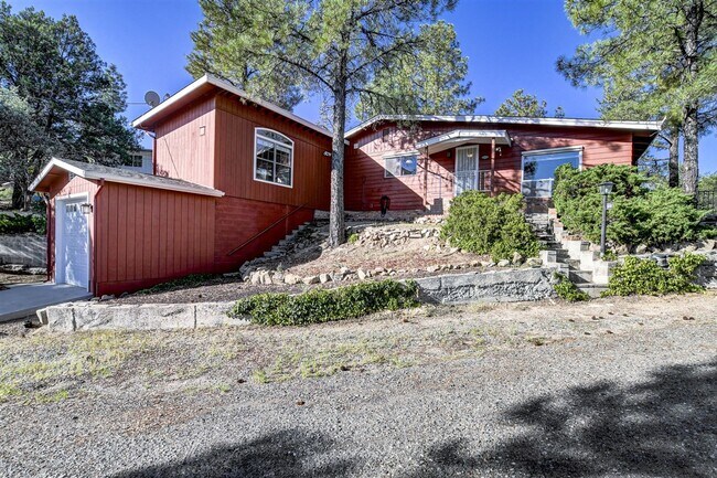 Building Photo - 2 Bed + possible 3rd, 2 Bath Home Close to...