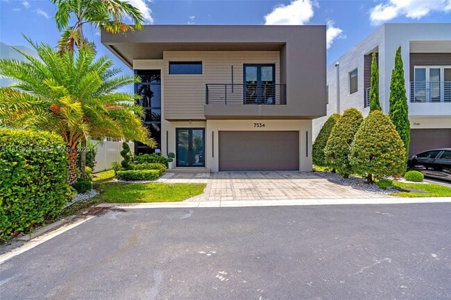 Building Photo - 7534 NW 98th Ave