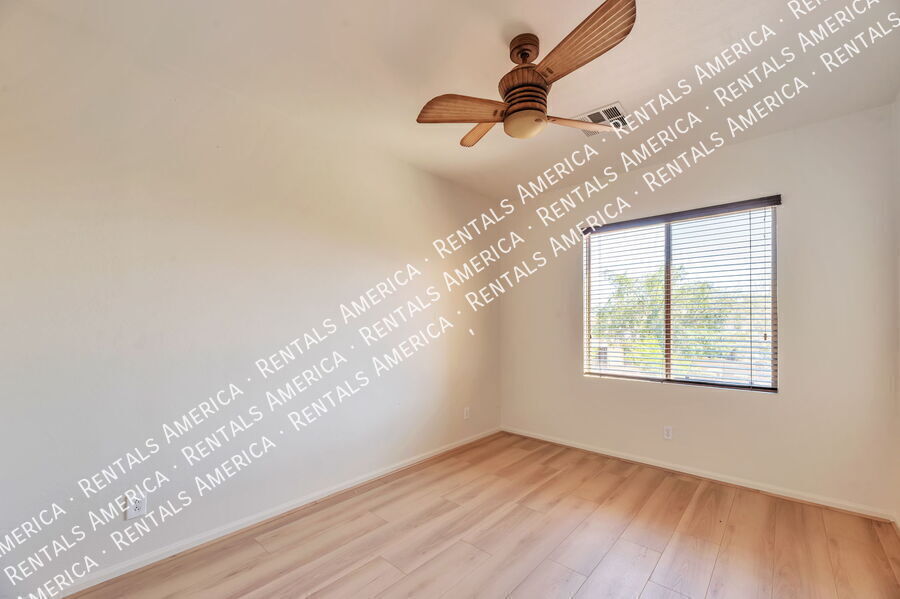 Building Photo - 5433 W Redbird Rd