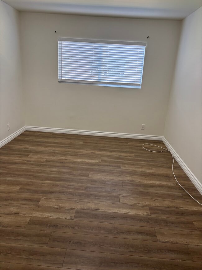 Room 2 - 22573 Adrienne Ave