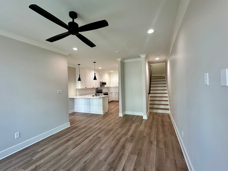 Building Photo - 16 Walnut St NE