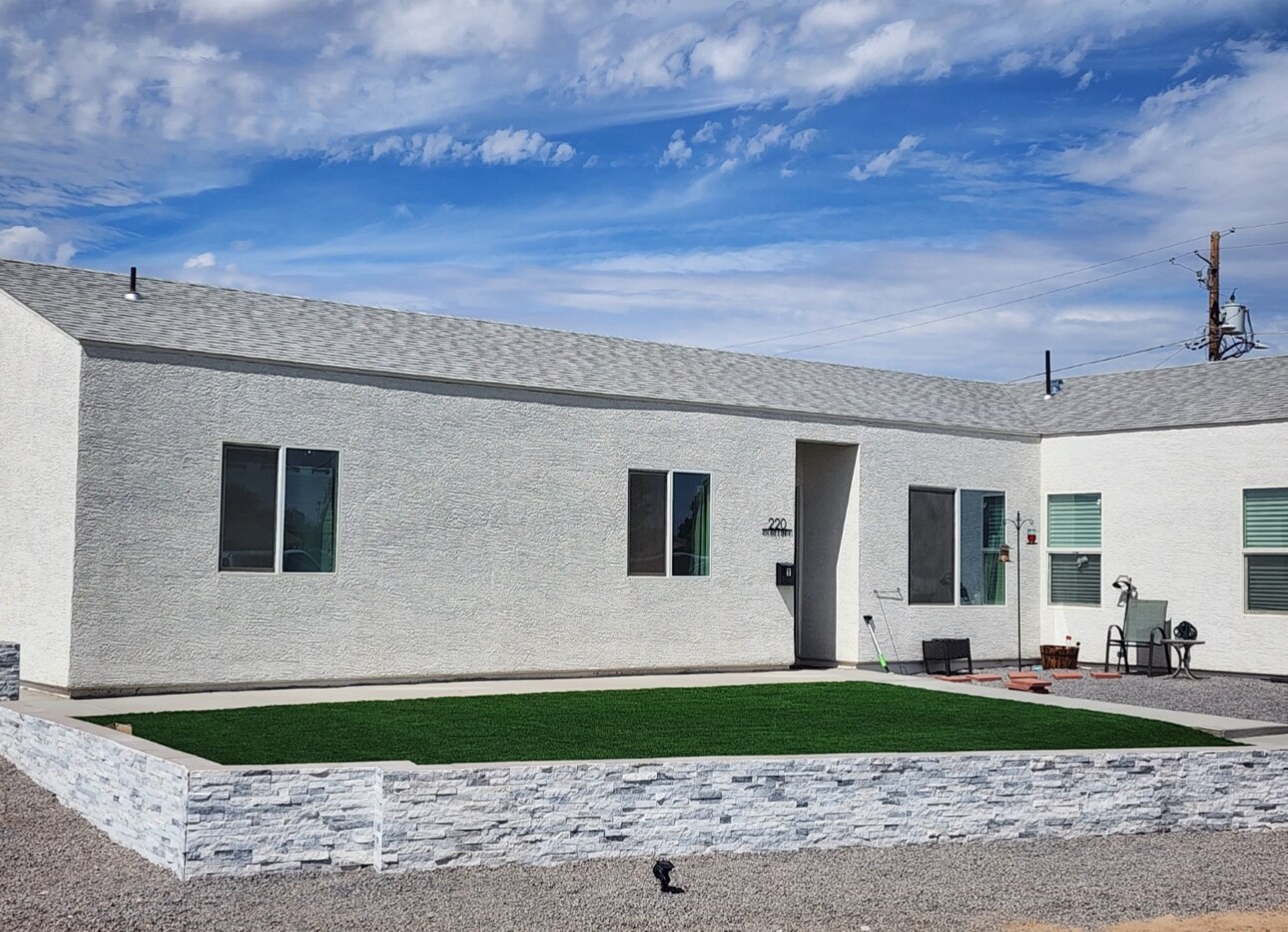 Building Photo - 220 4th Ave E