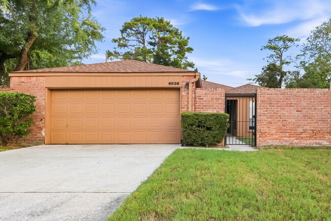 Building Photo - 6926 Bullinger Dr