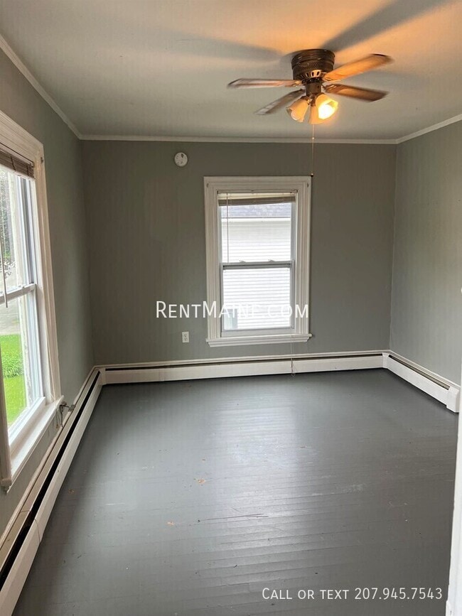 Building Photo - 232 Center St