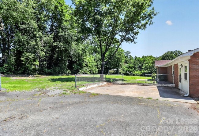 Building Photo - 6901 Ridge Ln Rd