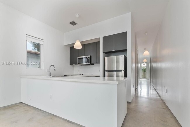 Building Photo - 3660 SW 24th Ter