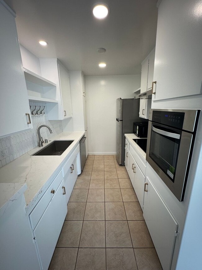 Building Photo - 1 Bed / 1 Bath Apartment – Long Beach