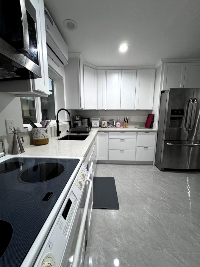 Kitchen (3) - 551 11th Ave