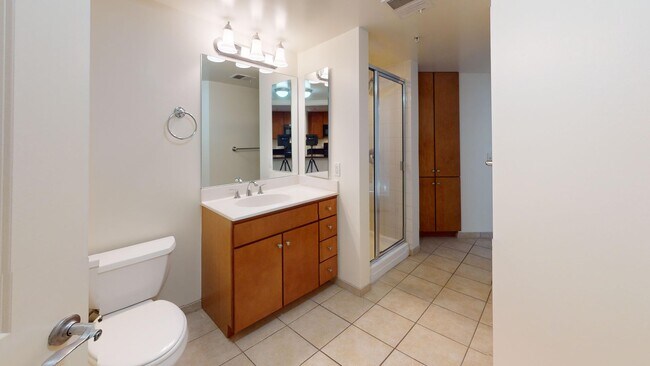 Building Photo - Thomas Circle/Mount Vernon One Bedroom W/P...