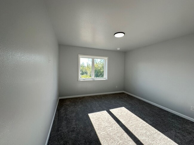 Building Photo - New Energy Efficient Constuction!