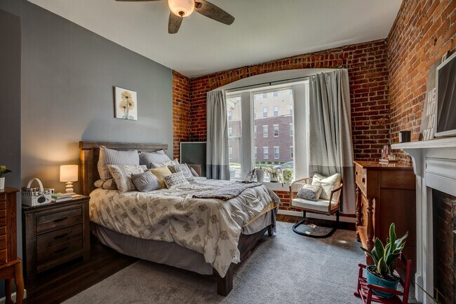 Building Photo - 844 Oak St