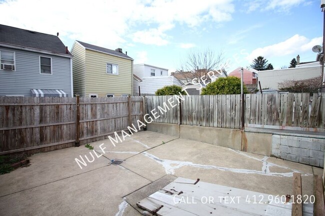 Building Photo - 2 Bed, 2 Bath House in Bloomfield