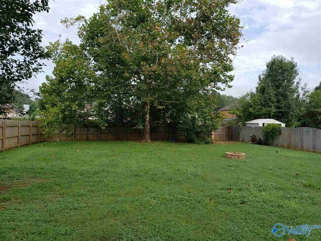 Building Photo - 110 SW Brushcreek Dr