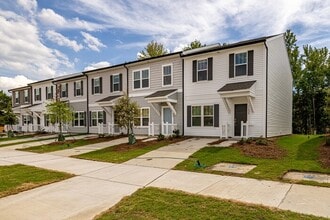 Building Photo - 3BD/2.5BTH townhome located in the Villages at Mallard Creek