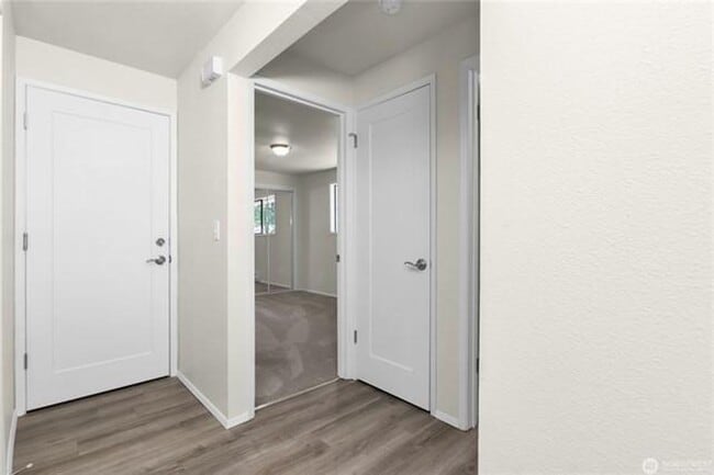 Building Photo - Beautifully Updated Duplex | W/D Included | Ideal for JBLM Commuters