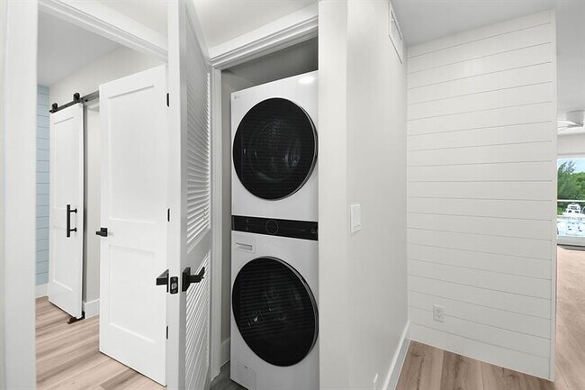 Building Photo - 200 N El Mar Dr