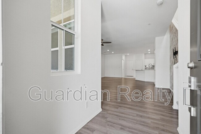 Building Photo - 2879 Cabrillo Terrace St