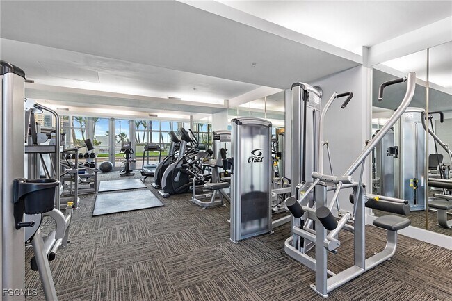 Building Photo - 3000 Oasis Grand Blvd