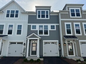 Building Photo - Townhouse for Rent in Preston Lake
