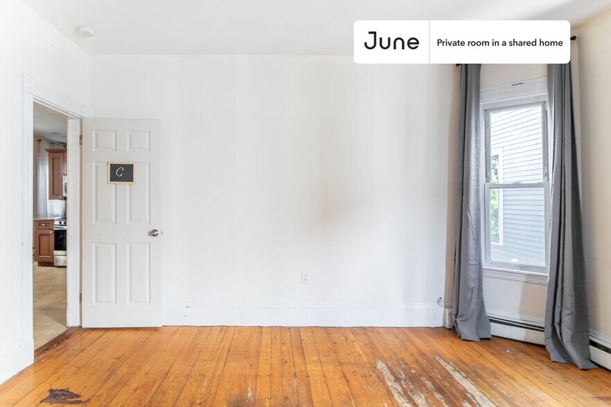 Building Photo - Room in Shared 5 bed/1 bath home