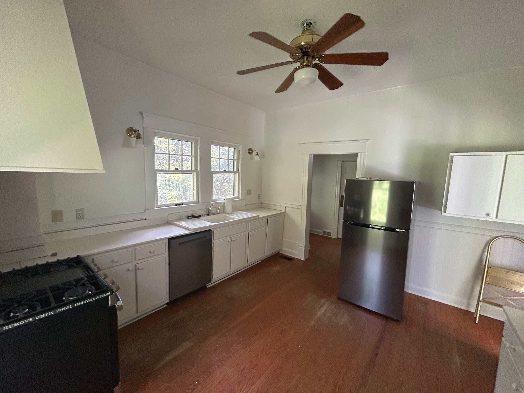 Kitchen View 2 (New Applicances) - 1014 Shepherd St