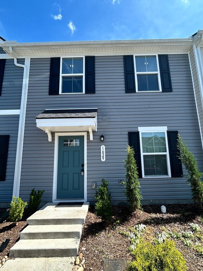 Building Photo - 3 Bedroom 2.5-Bath Home