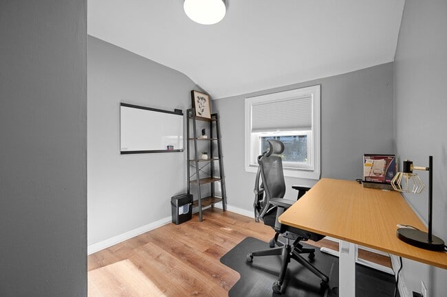Building Photo - Furnished Rental in Shadyside