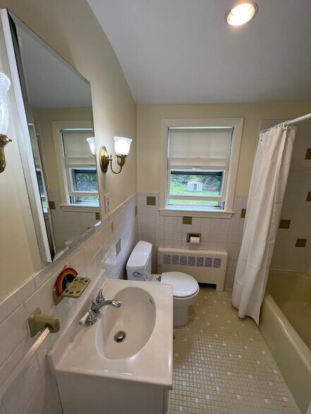 Building Photo - 48 River Ave