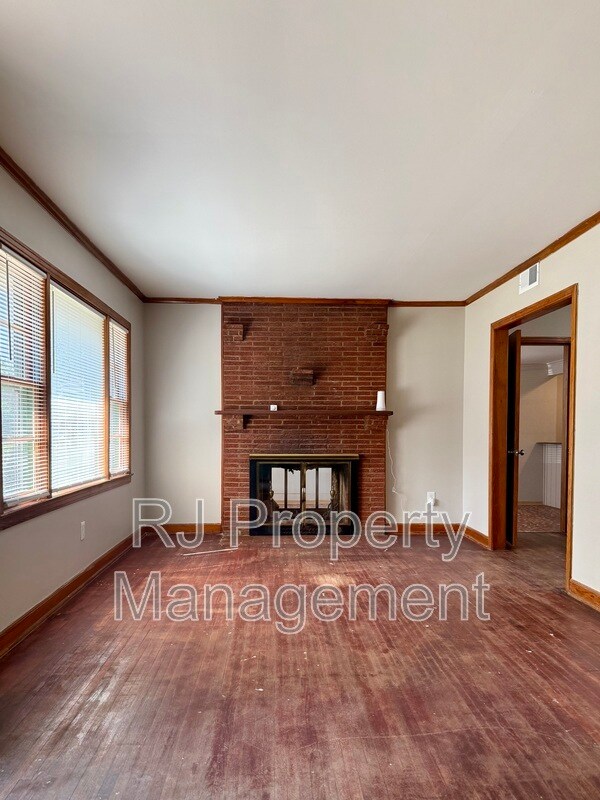 Building Photo - 1834 St Elmo Ave