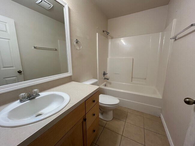 Building Photo - 3740 Oldenburg Ln