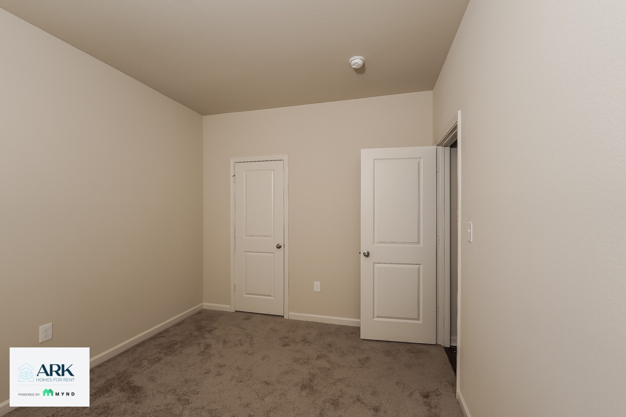 Building Photo - 450 Clover Cir