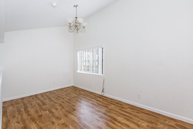 loft - 1738 S Bentley Ave