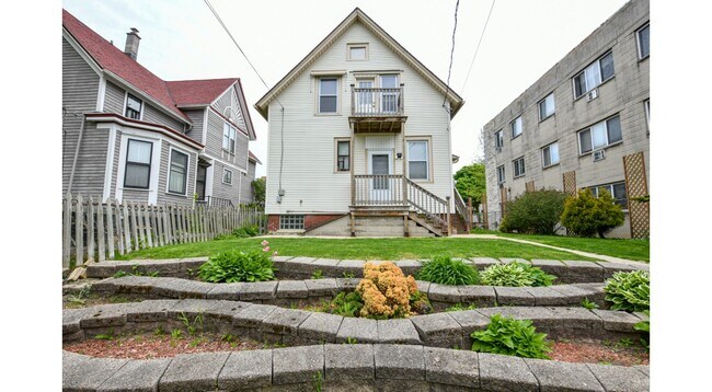 Back of House - 2565 N Oakland Ave
