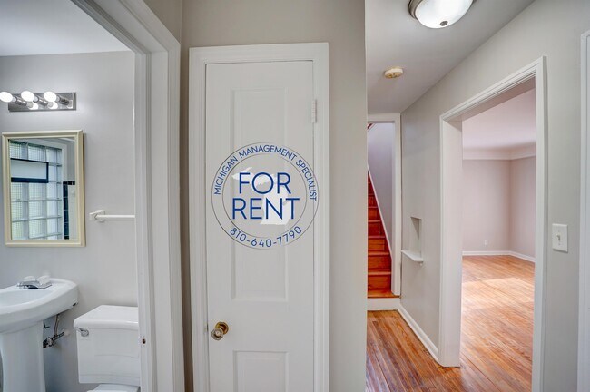 Building Photo - 708 Fremont St