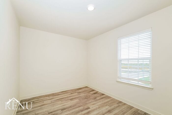 Building Photo - 2806 Praline Ferry