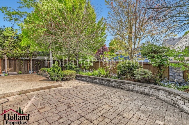 Building Photo - 342 NW Malia Ln