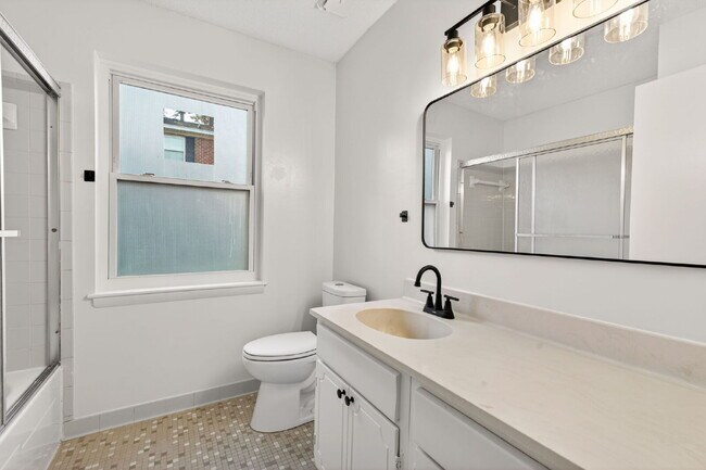 Building Photo - Move-In Ready 2BR Condo | Pool Access & Water Included