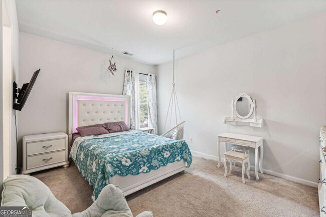 Building Photo - 5545 Mirror Lake Dr
