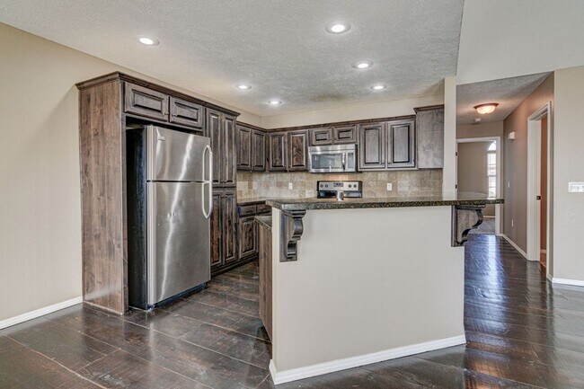 Building Photo - Beautiful all brick 3 bed 2 bath house in ...